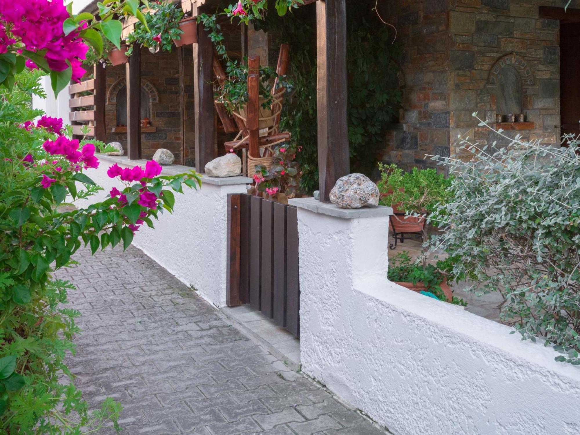 Villa Begonia By The Sea Koropí Kültér fotó