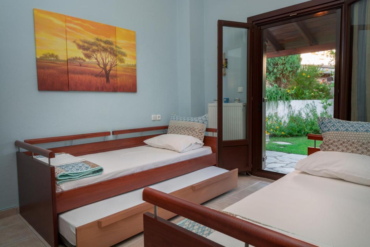 Villa Begonia By The Sea Koropí Kültér fotó